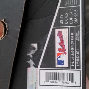 Under Armour Leadoff Low RM Jr size 5y
